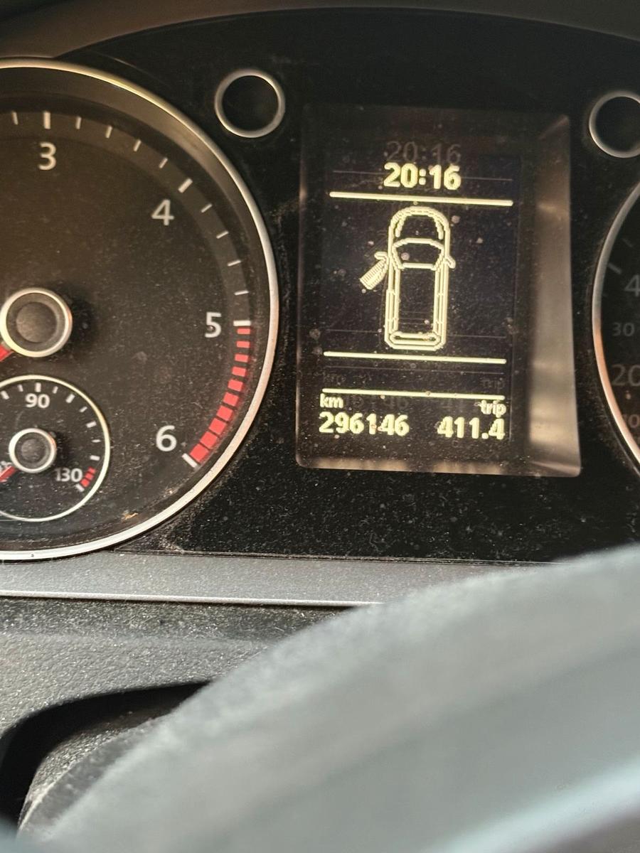Volkswagen Passat 2009 — engine