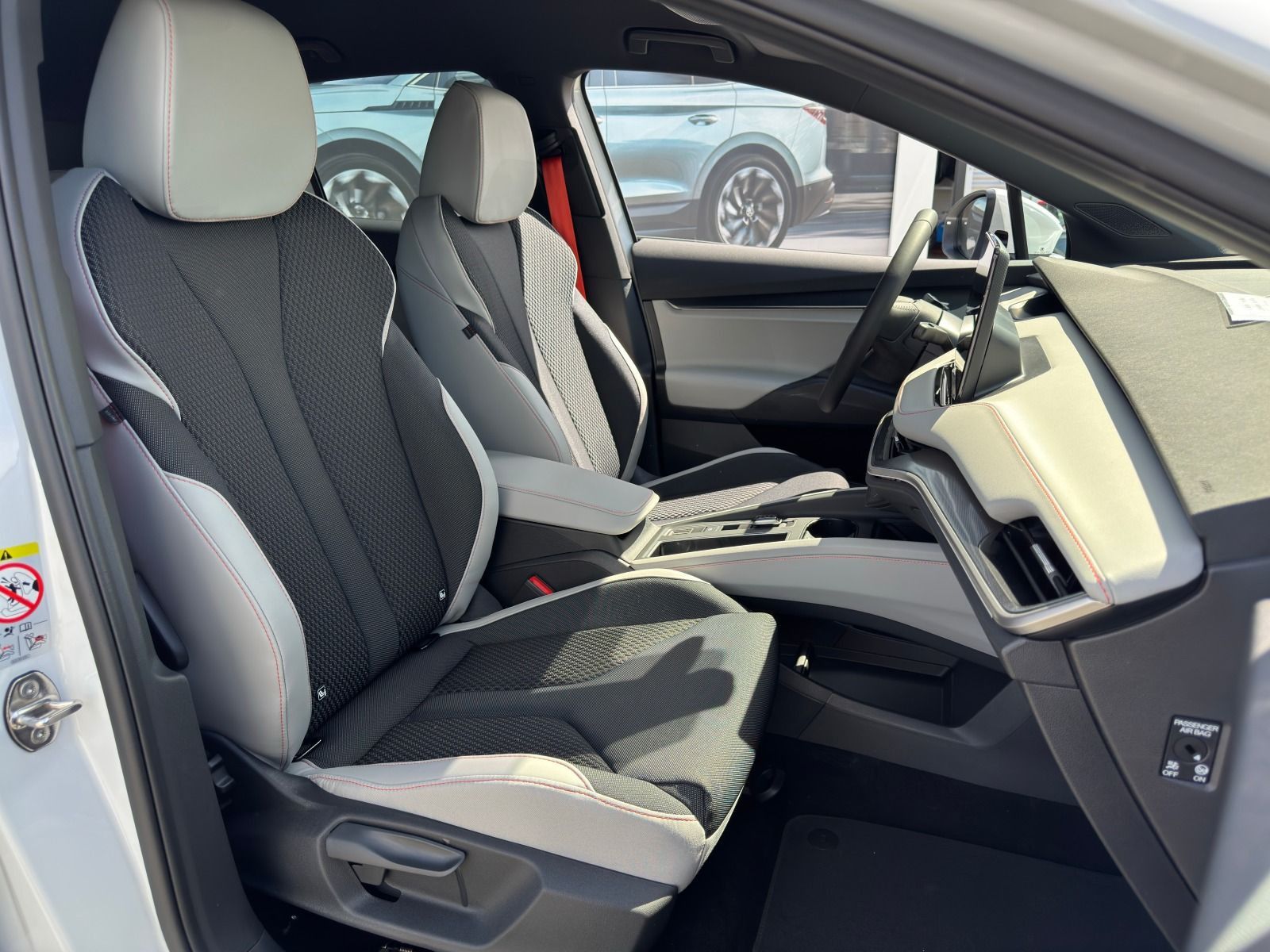 Fahrzeugabbildung SKODA Elroq 85 RFK*AHK*Matrix*eHeck*20Zoll*Wärmepumpe