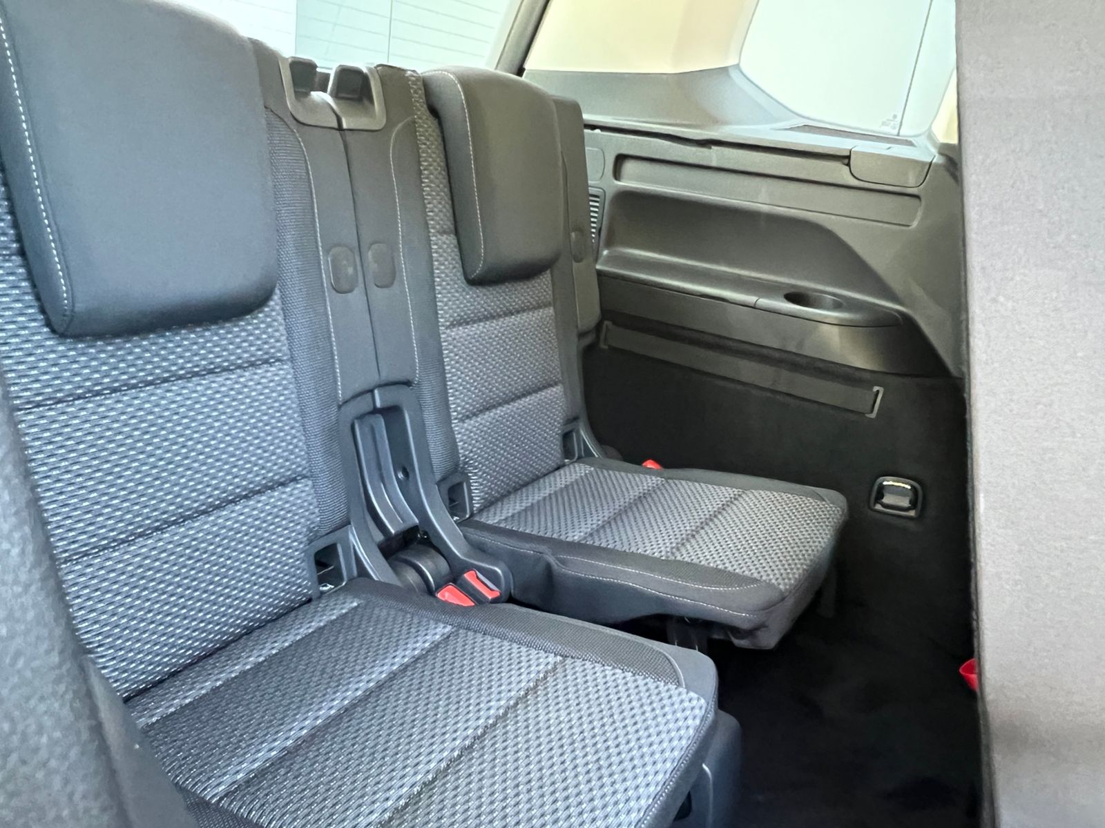 Fahrzeugabbildung Volkswagen Touran Comfortline 1.5 TSI DSG *LED, AHK, 7-Sitz