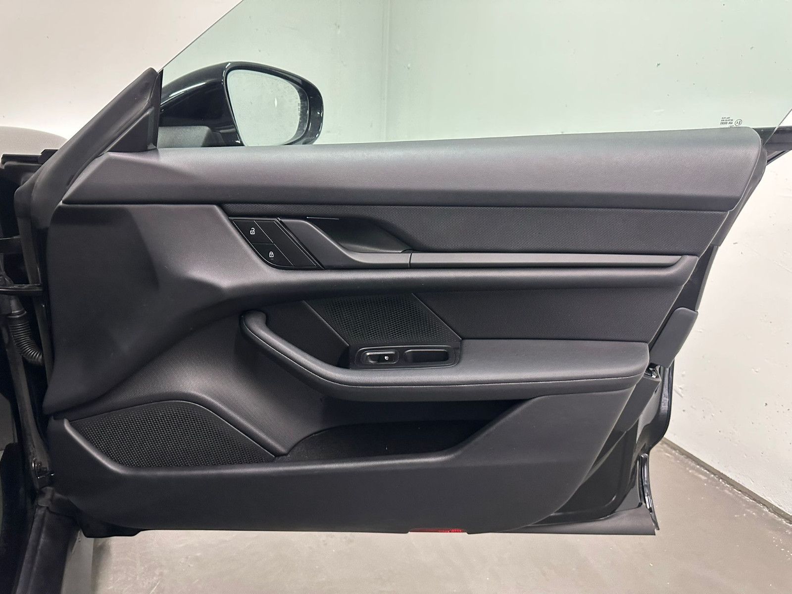 Fahrzeugabbildung Porsche Taycan  *LED*KLIMA*NAVI*SH*