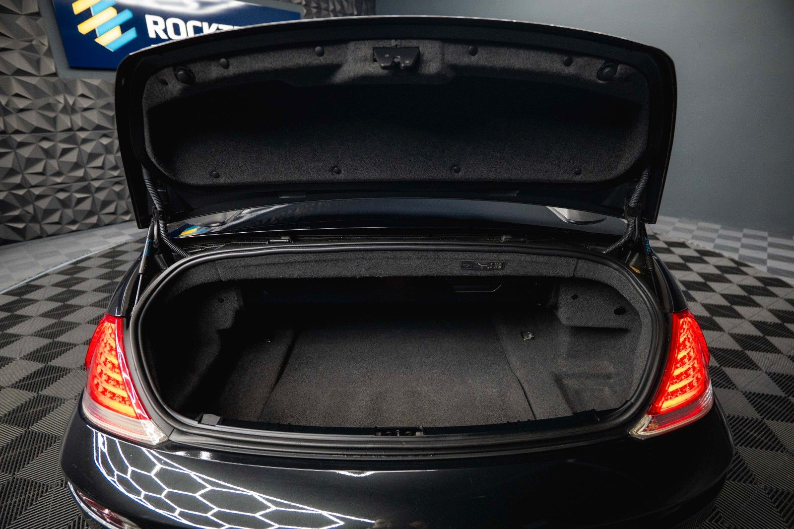 Fahrzeugabbildung BMW M6 Cabrio 5.0 V10 SMG Carbon *Head Up*Bi-Xenon*