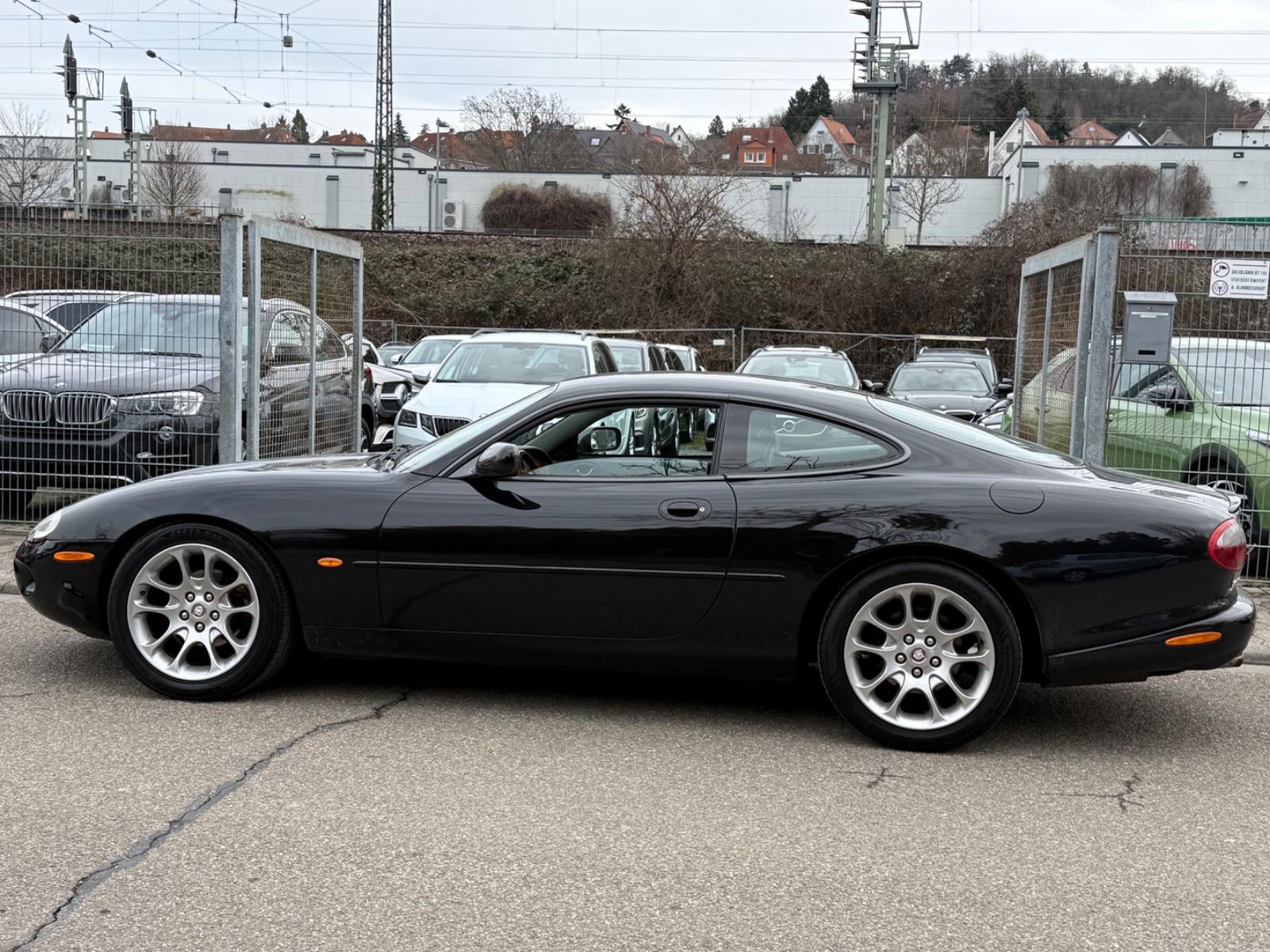 JAGUAR XKR - V8 COUPE - 363 CV - VOLANT EN CUIR