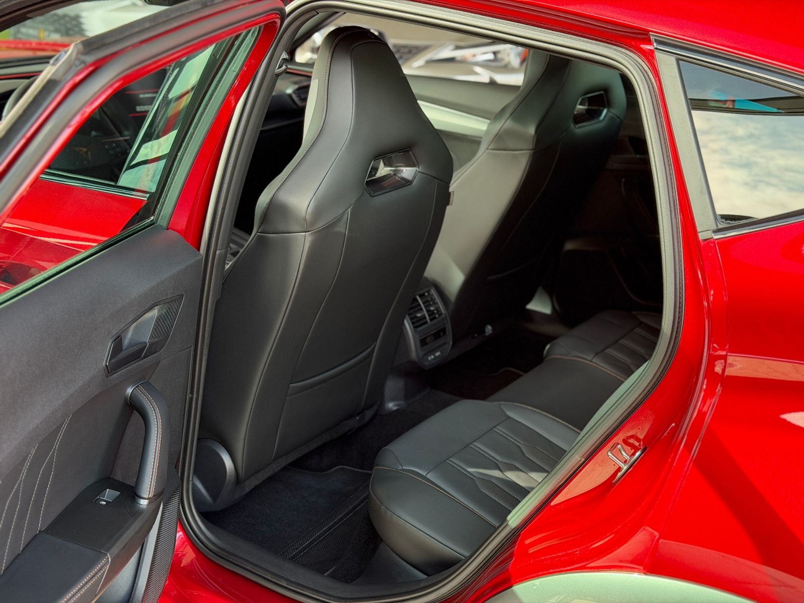 Fahrzeugabbildung CUPRA Formentor VZ e-Hybrid AHK PANO LEDER 19"