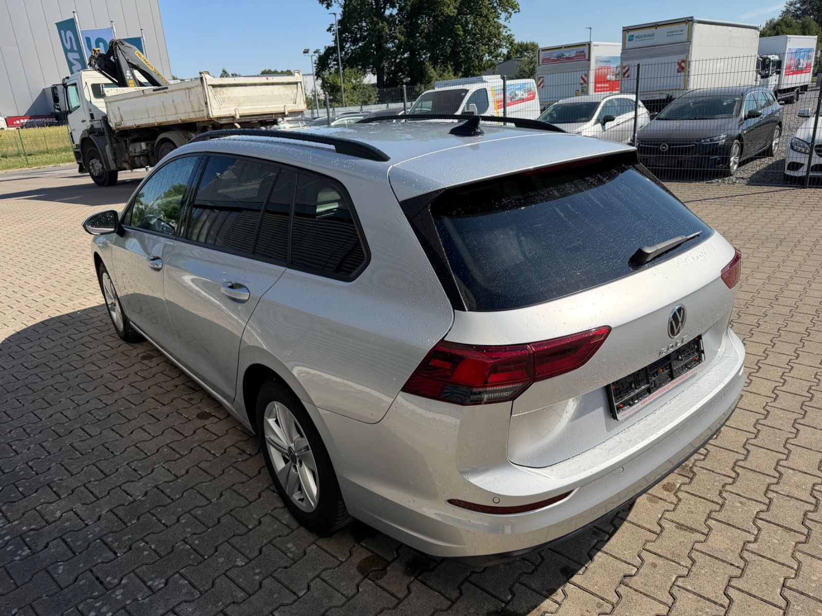 Fahrzeugabbildung Volkswagen Golf VIII Life Variant Navi