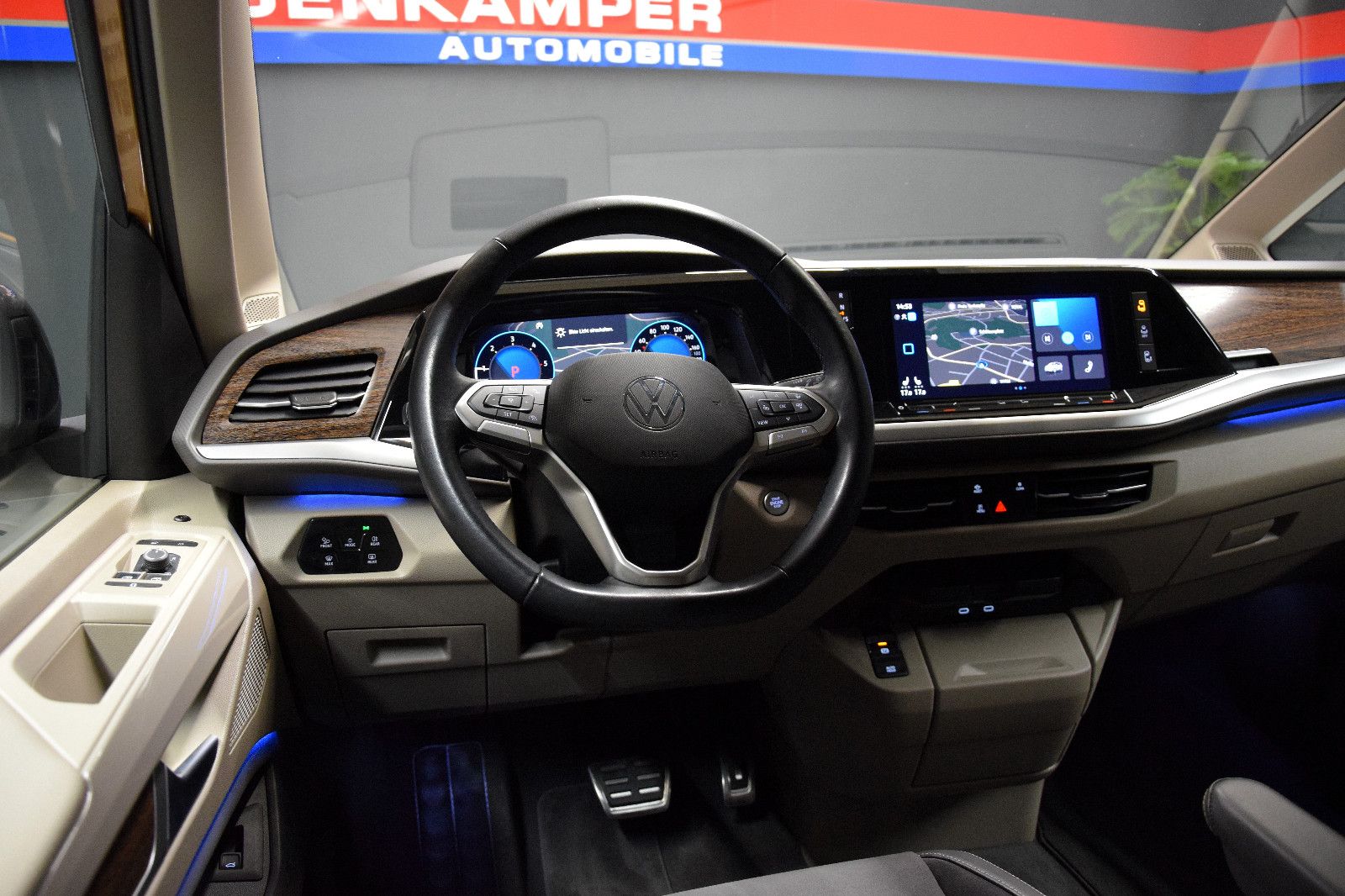 Fahrzeugabbildung Volkswagen T7 Multivan Style 7-Sitze HuD AHK Alcantara LED