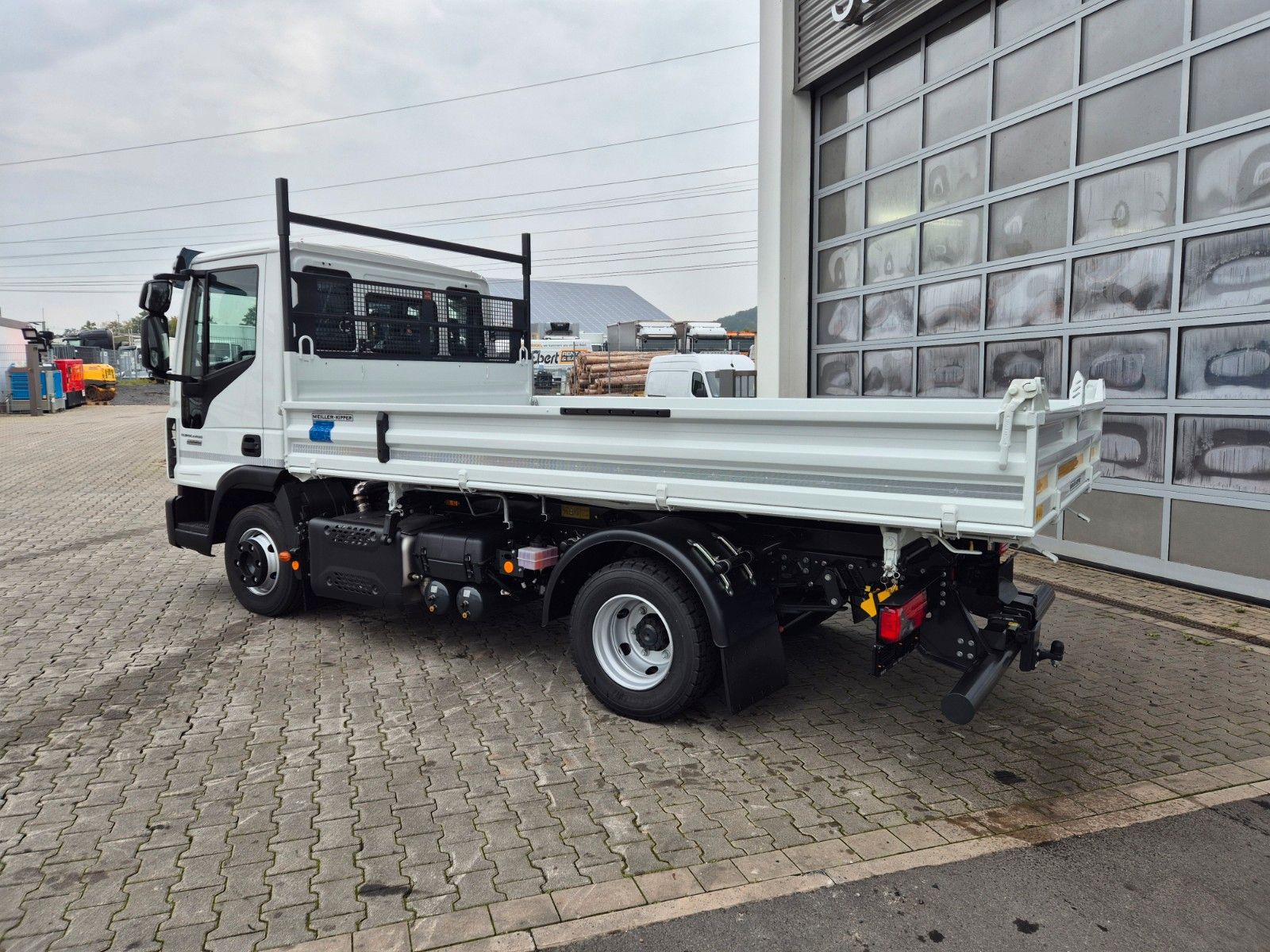 Fahrzeugabbildung Iveco Eurocargo ML80E21 Meiller Kipper 2x AHK 3 Sitze