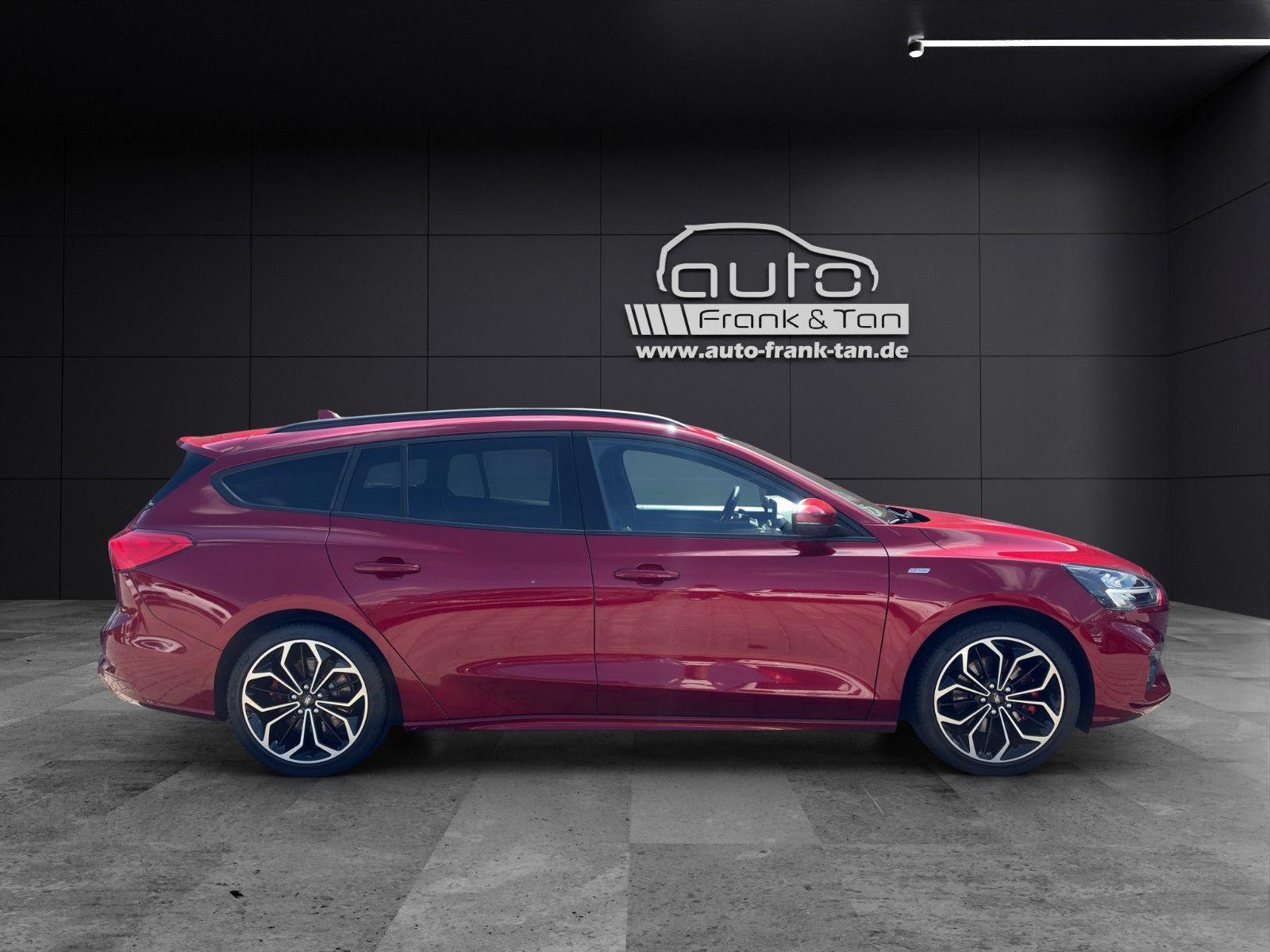 Fahrzeugabbildung Ford Focus Turnier ST-Line Cam*Shzg*ACC*Carbon