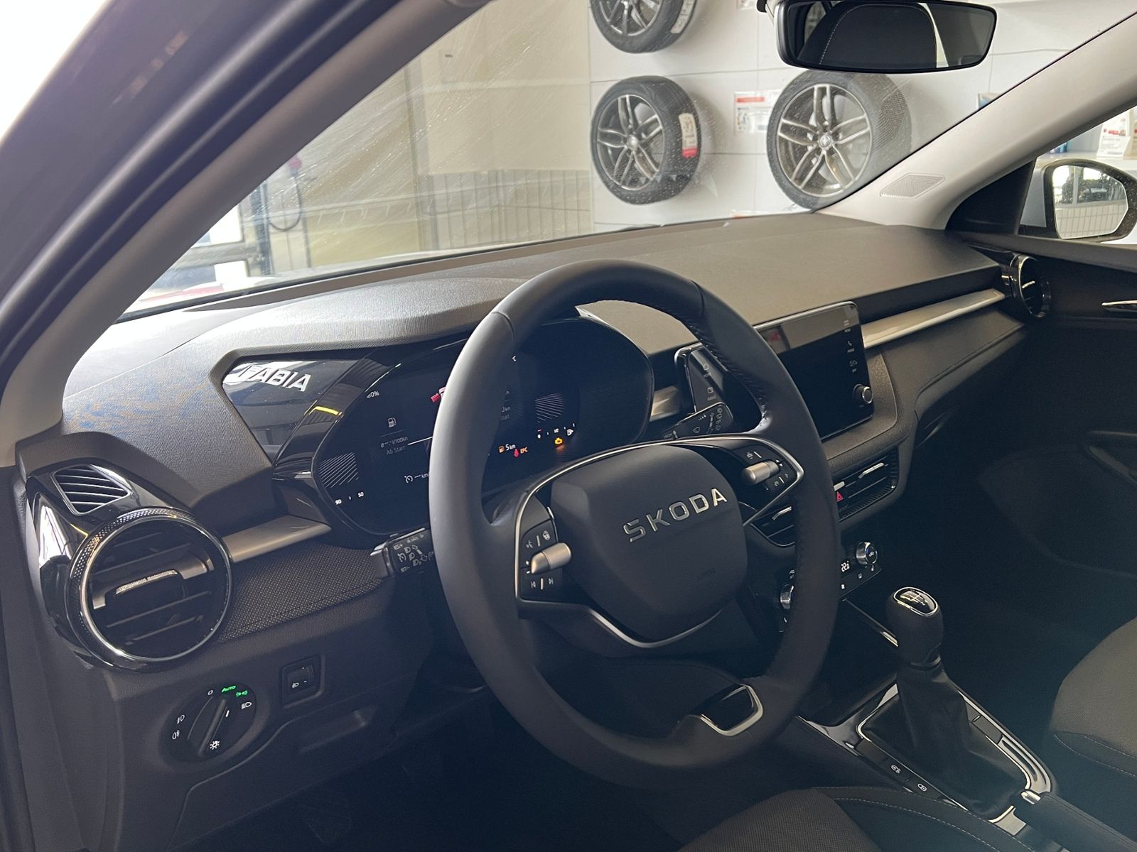 Fahrzeugabbildung SKODA Fabia Selection 1.0 MPI *LED, Climatronic, Sitzh