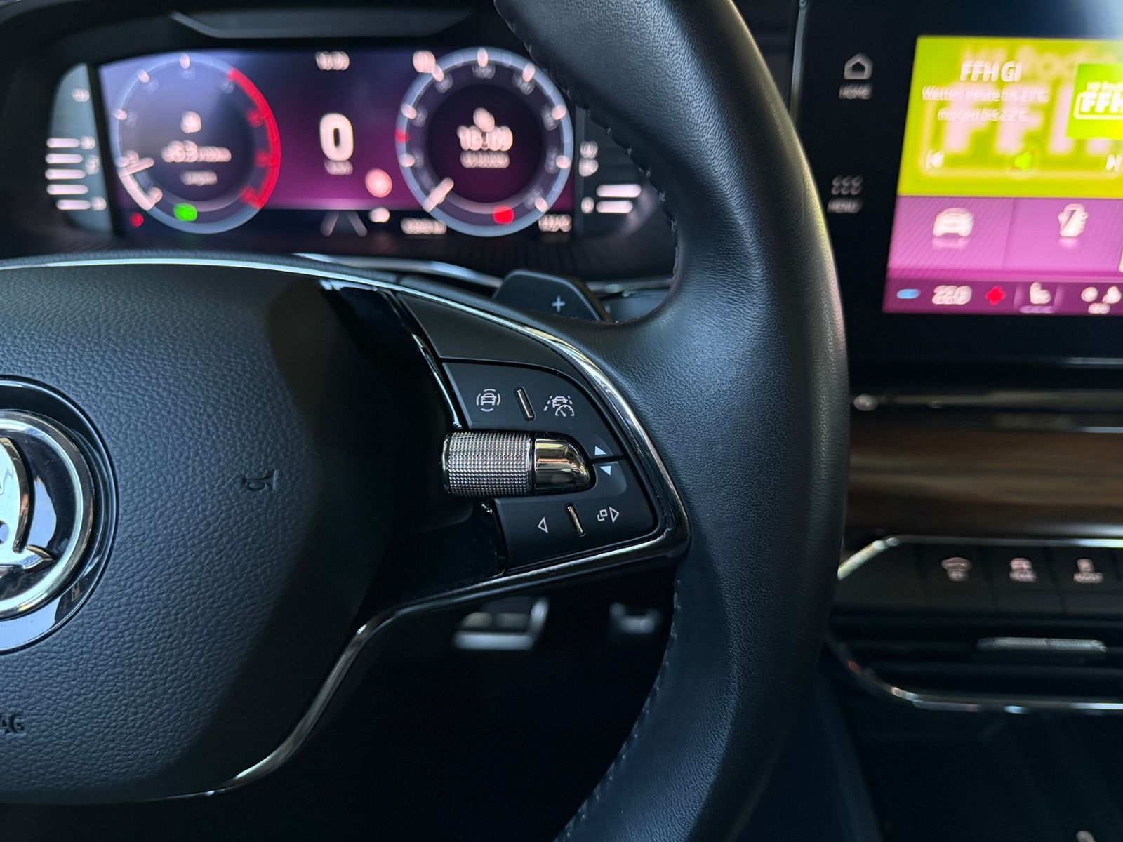 Fahrzeugabbildung SKODA Octavia Combi Scout 4x4 KAM ACC HUD LED