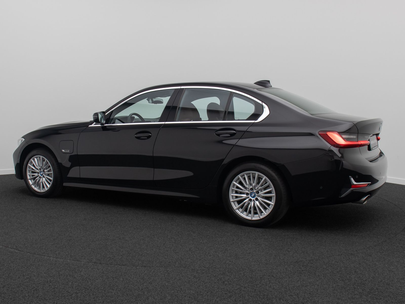 Fahrzeugabbildung BMW 330e LuxuryLine Kamera Laser HUD DAB HiFi Komfor