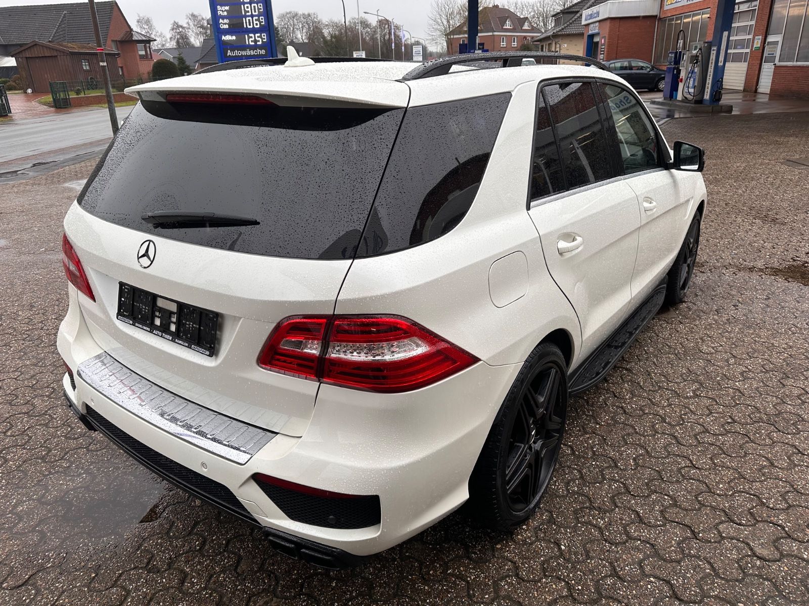 Fahrzeugabbildung Mercedes-Benz ML 63 AMG 4M Perform/AHK/Pano/Nachtsicht/21"/ACC