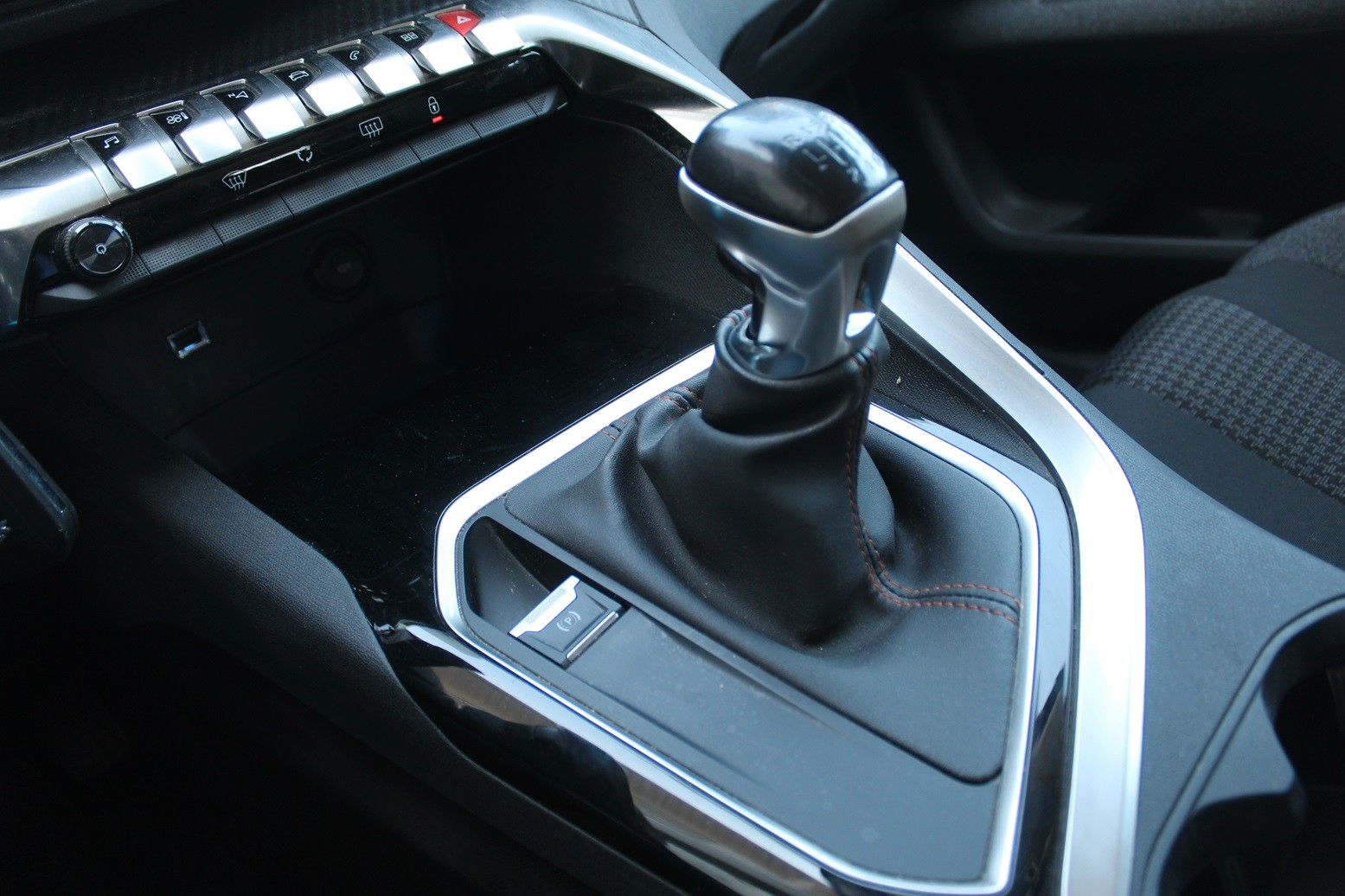 Fahrzeugabbildung Peugeot 3008 1.2T Active NAVI/LED/PDC/SPURASS./TEMPOMAT