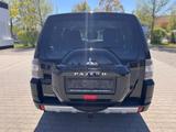 Mitsubishi Pajero 3.2 DI-D SUV-Star LEDER Kamera - schwarze Mitsubishi Pajero