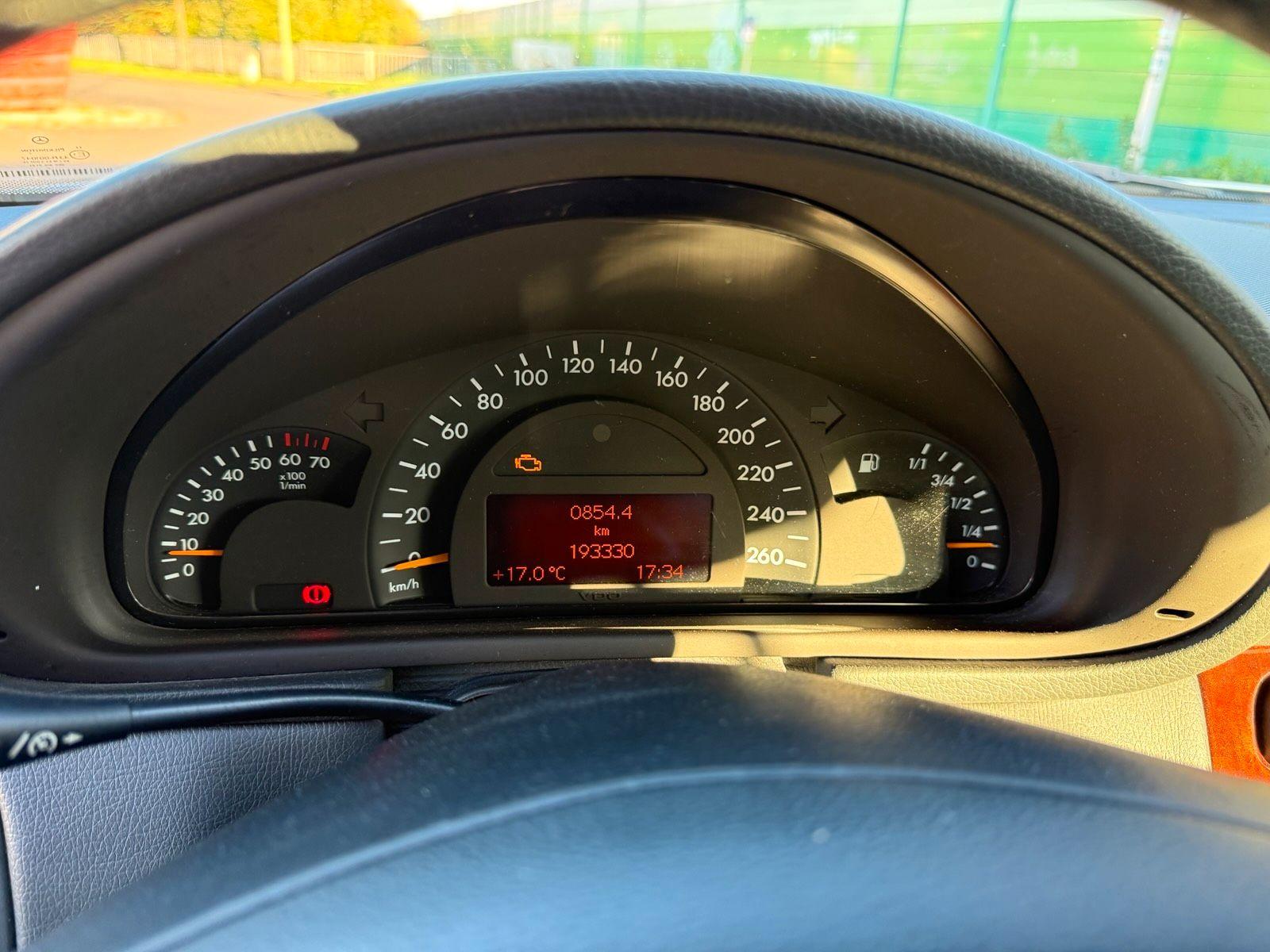 Mercedes-Benz C180 2004 — photo 11