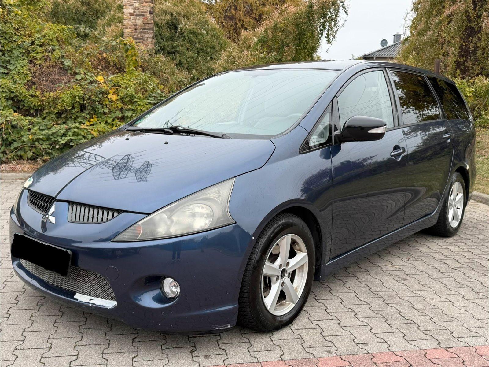 Mitsubishi Grandis 2004 — interior