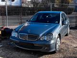Mercedes-Benz Mercedes C220 CDI W203 - Mercedes-Benz C 220 mit Diesel-Antrieb: Limousine, W203 Cdi