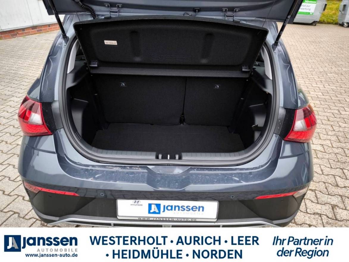 Fahrzeugabbildung Hyundai i20 Select Funktionspaket PDC Navi Rückfahrkamer
