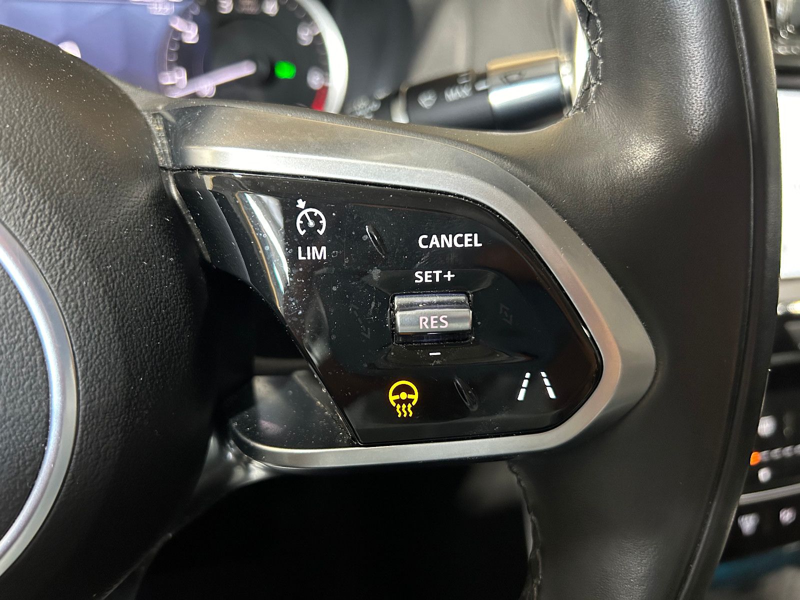 Fahrzeugabbildung Jaguar XE S/APPLE/KAMERA/SHZ/KLIMA/1.HAND