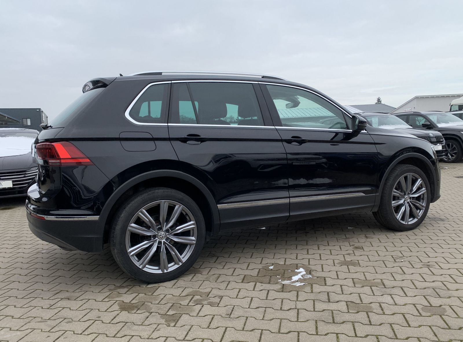 Fahrzeugabbildung Volkswagen Tiguan 2.0 TDI*Highline*4Motion*Leder*AHK*HeadUp