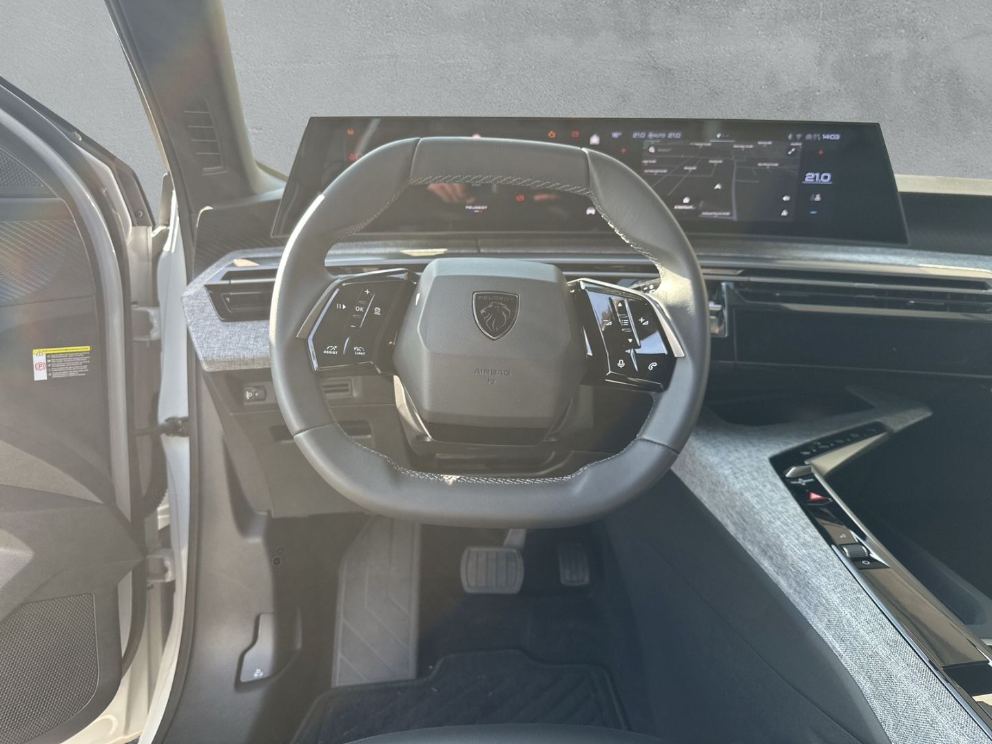 Fahrzeugabbildung Peugeot 5008 Hybrid 136 Allure Digitales Cockpit LED App