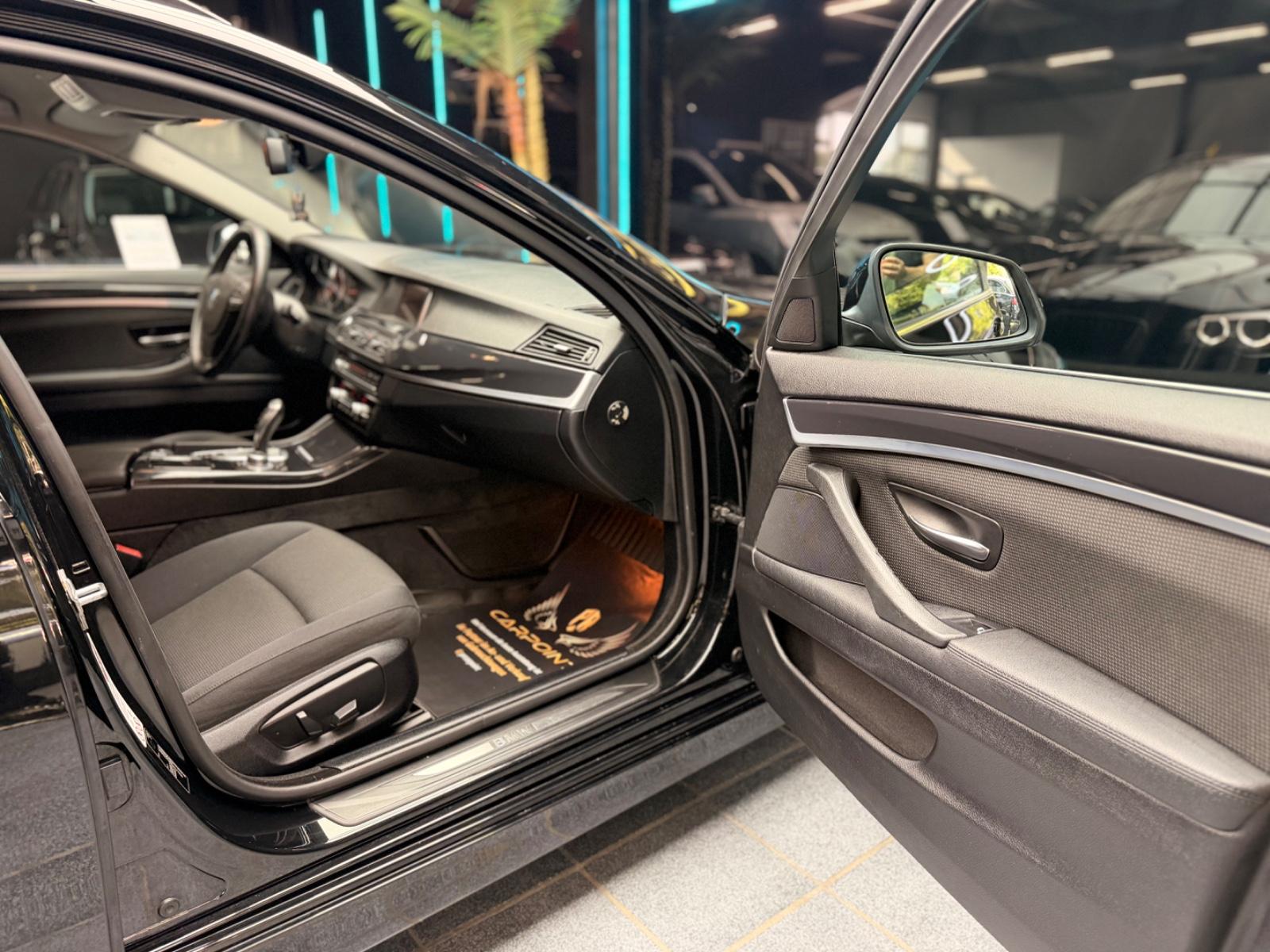 BMW 520i  Touring Bi-Xenon/AHK/Navi/BT/SHZ/PDC