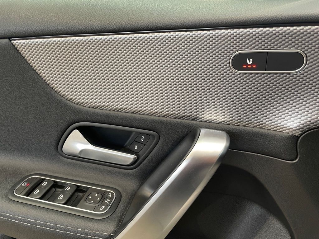 Fahrzeugabbildung Mercedes-Benz A 180 Progressive Navi LED SHZ SpurH ParkAss DAB