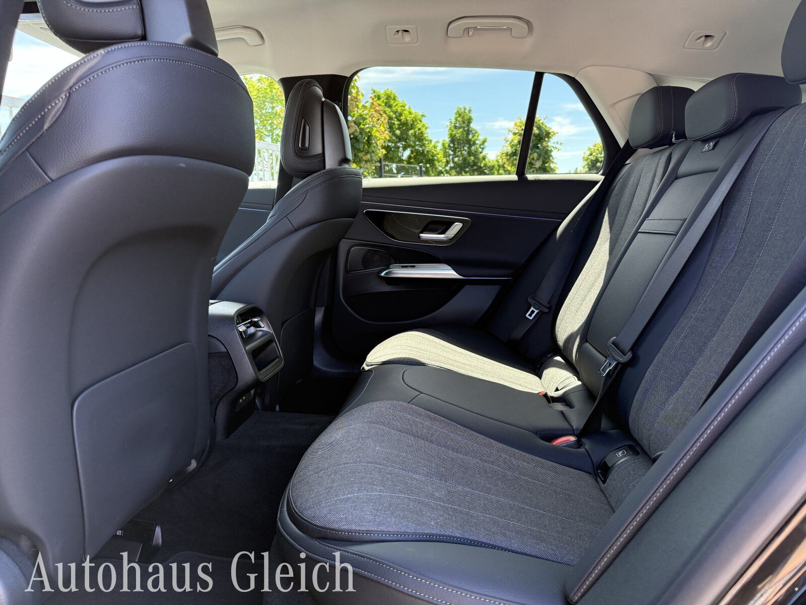 Fahrzeugabbildung Mercedes-Benz E 300 de Avantgarde Advanced Plus Distronic/Klim