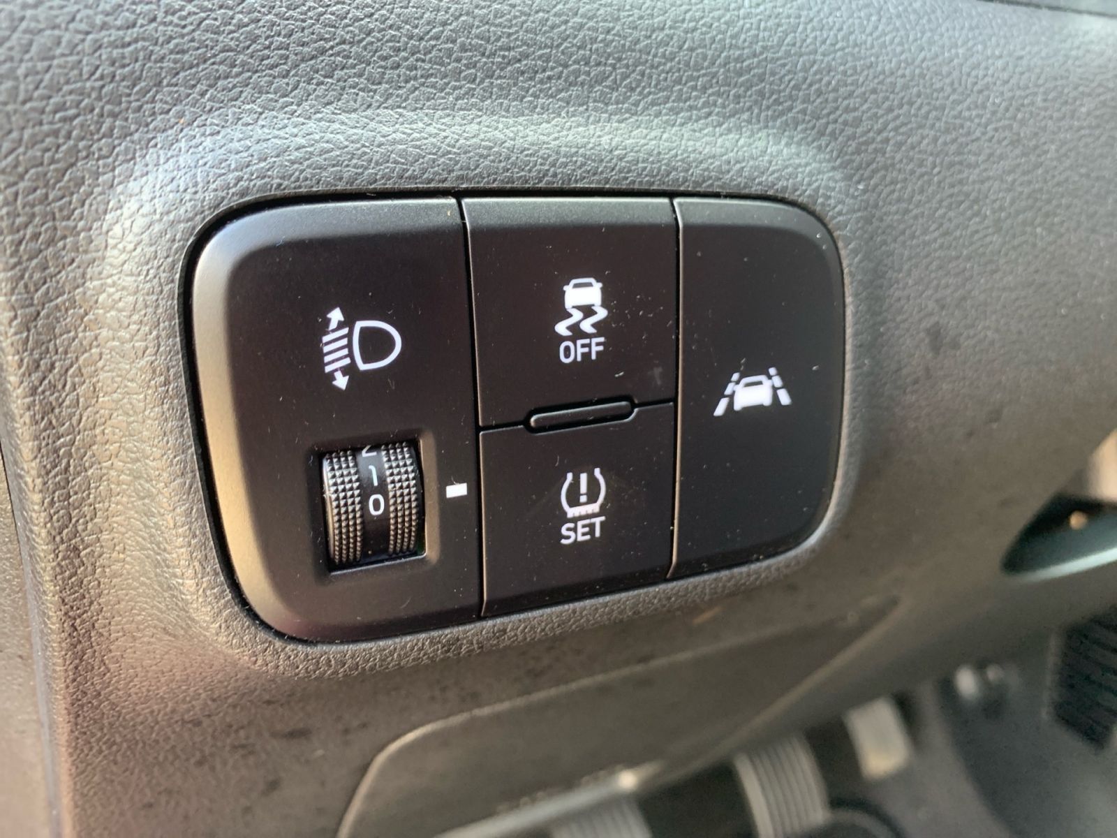 Fahrzeugabbildung Hyundai i10 1.0 Edition 30 1 Hand Allwetter
