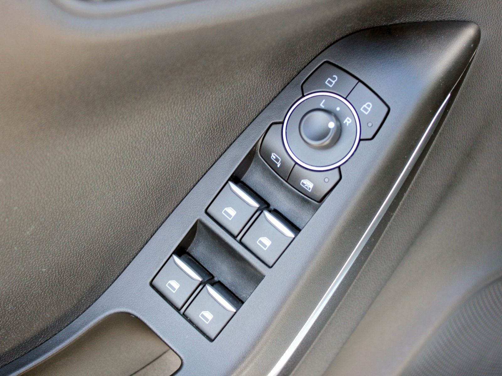 Fahrzeugabbildung Ford Puma ST-Line 1,0 EcoBoost Mild Hybrid