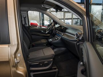 Mercedes V 220 - 12
