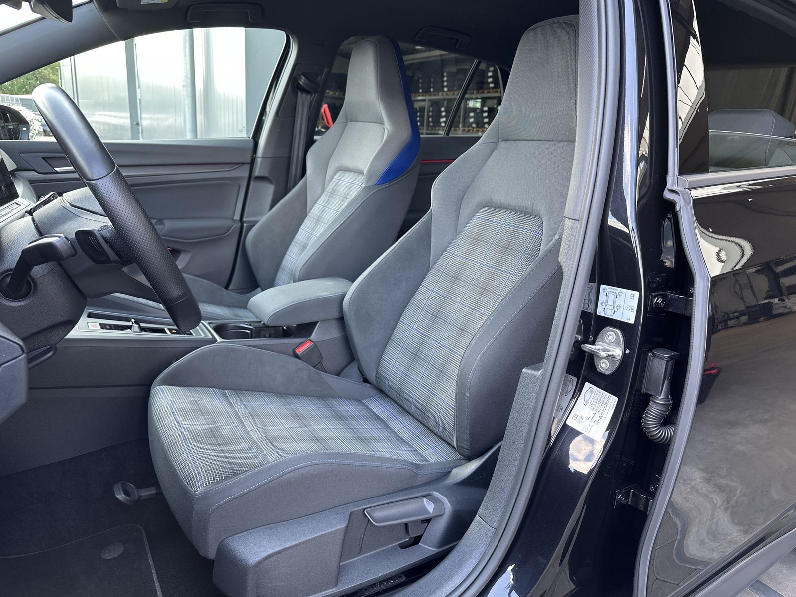 Fahrzeugabbildung Volkswagen Golf 1.4 eHybrid DSG GTE NAV+LED+ACC+CARPLAY+VC