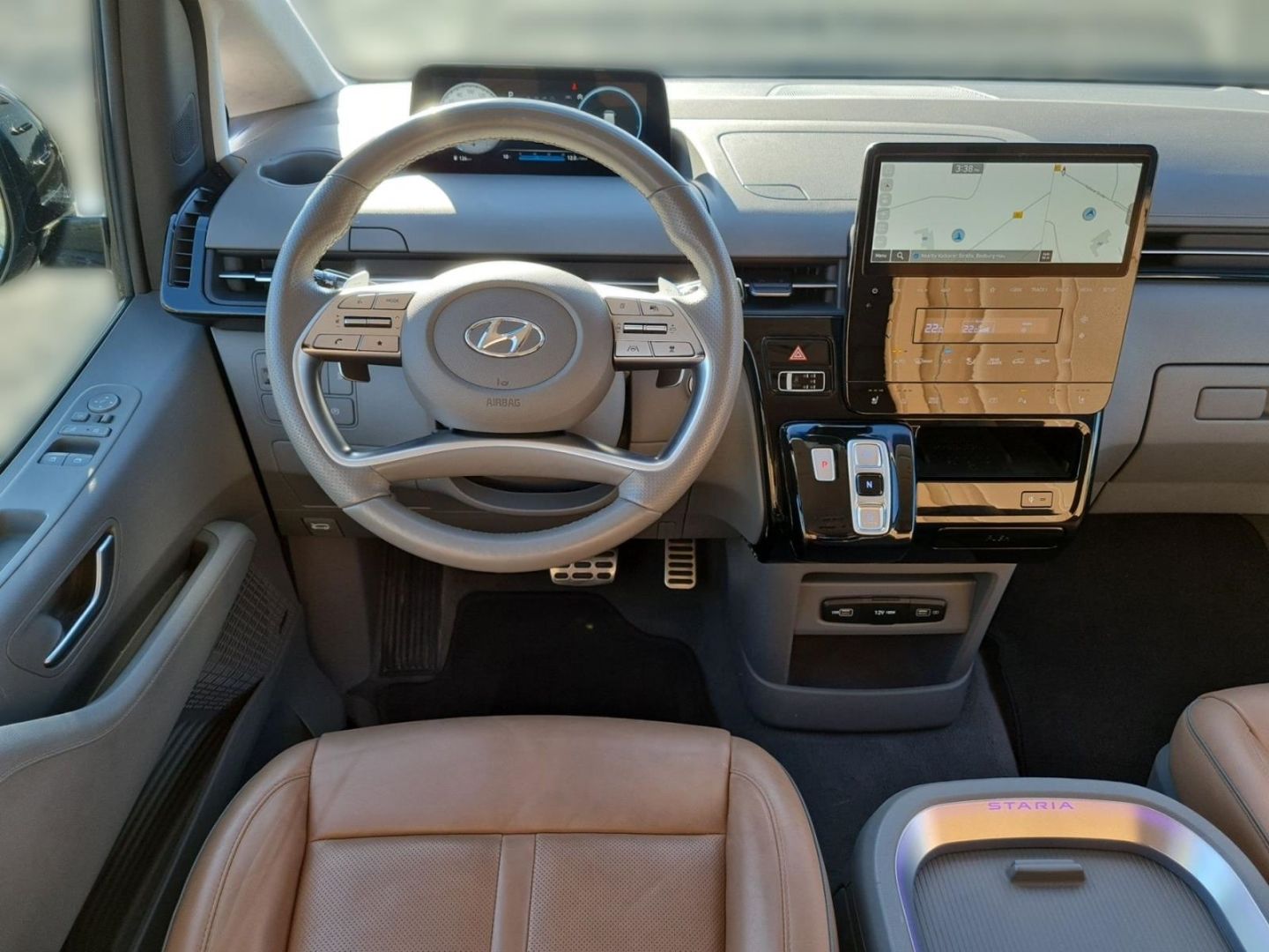 Fahrzeugabbildung Hyundai STARIA Signature 2.2 CRDi 7-Sitzer BOSE+AHK+360°