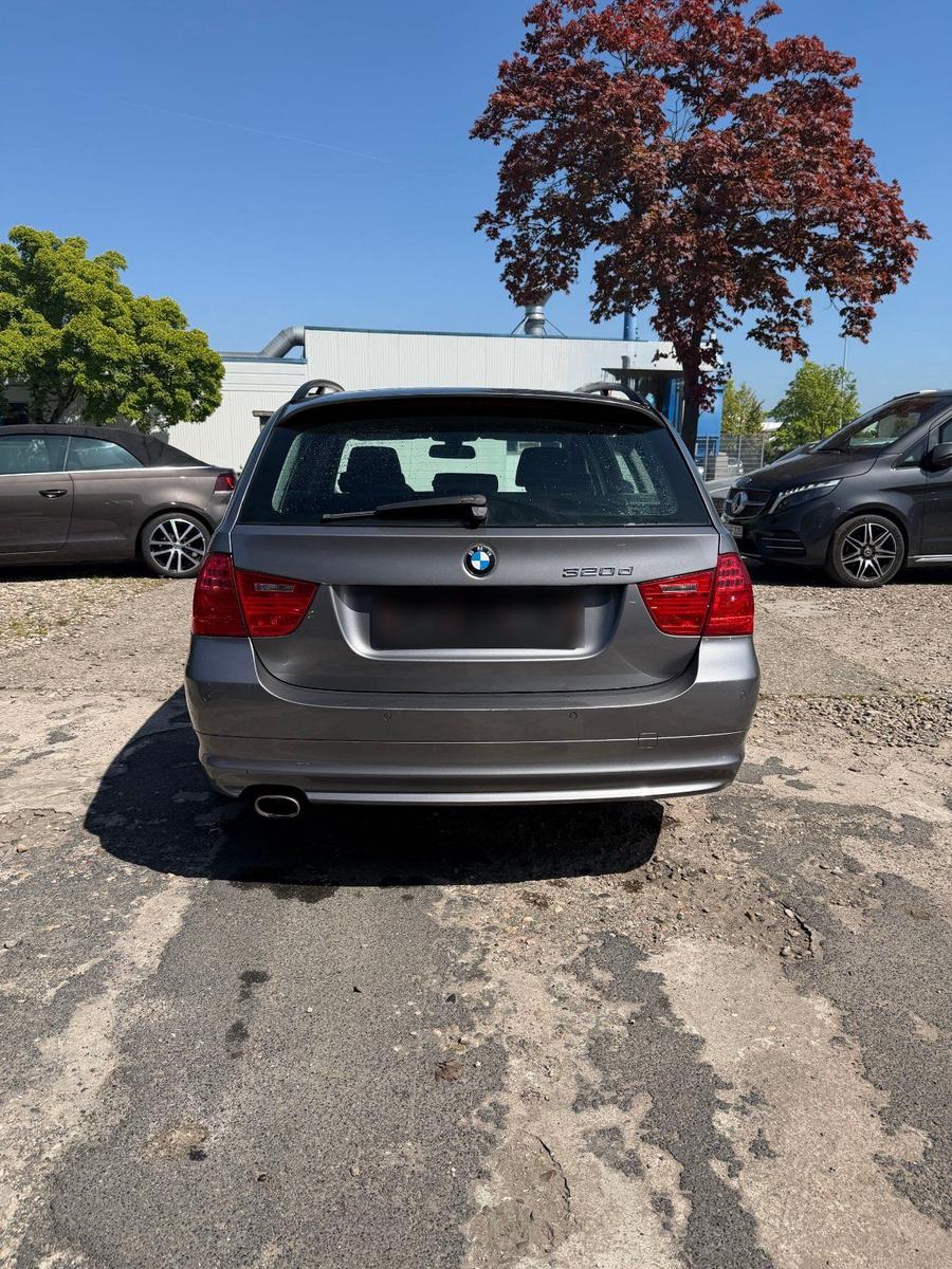 BMW 320 2008 — photo 8