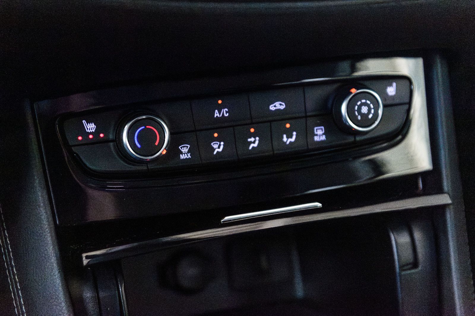 Fahrzeugabbildung Opel Grandland X /Navi+AHK+LED+Grip-Control+SH