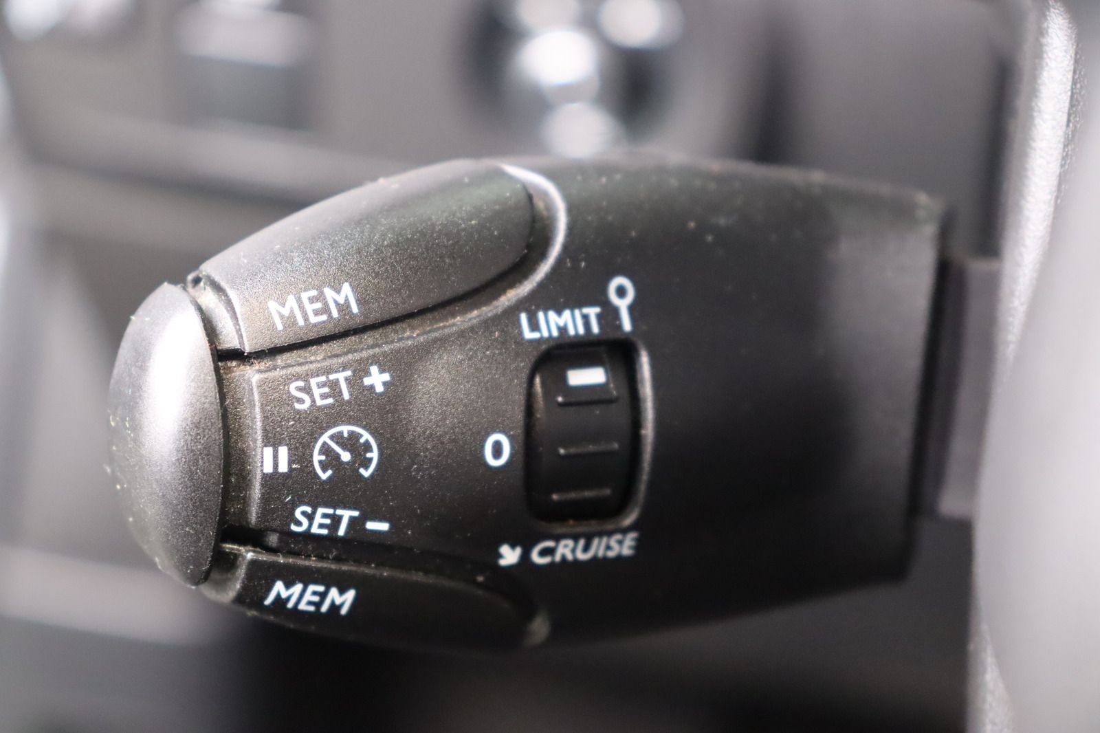 Fahrzeugabbildung Citroën C3 * LED * Navi * Keyless * 8-fach