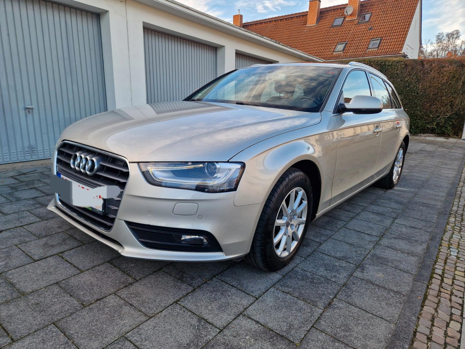 Audi A4 Avant 2 Attraction Navi Leder Panorama-Dach