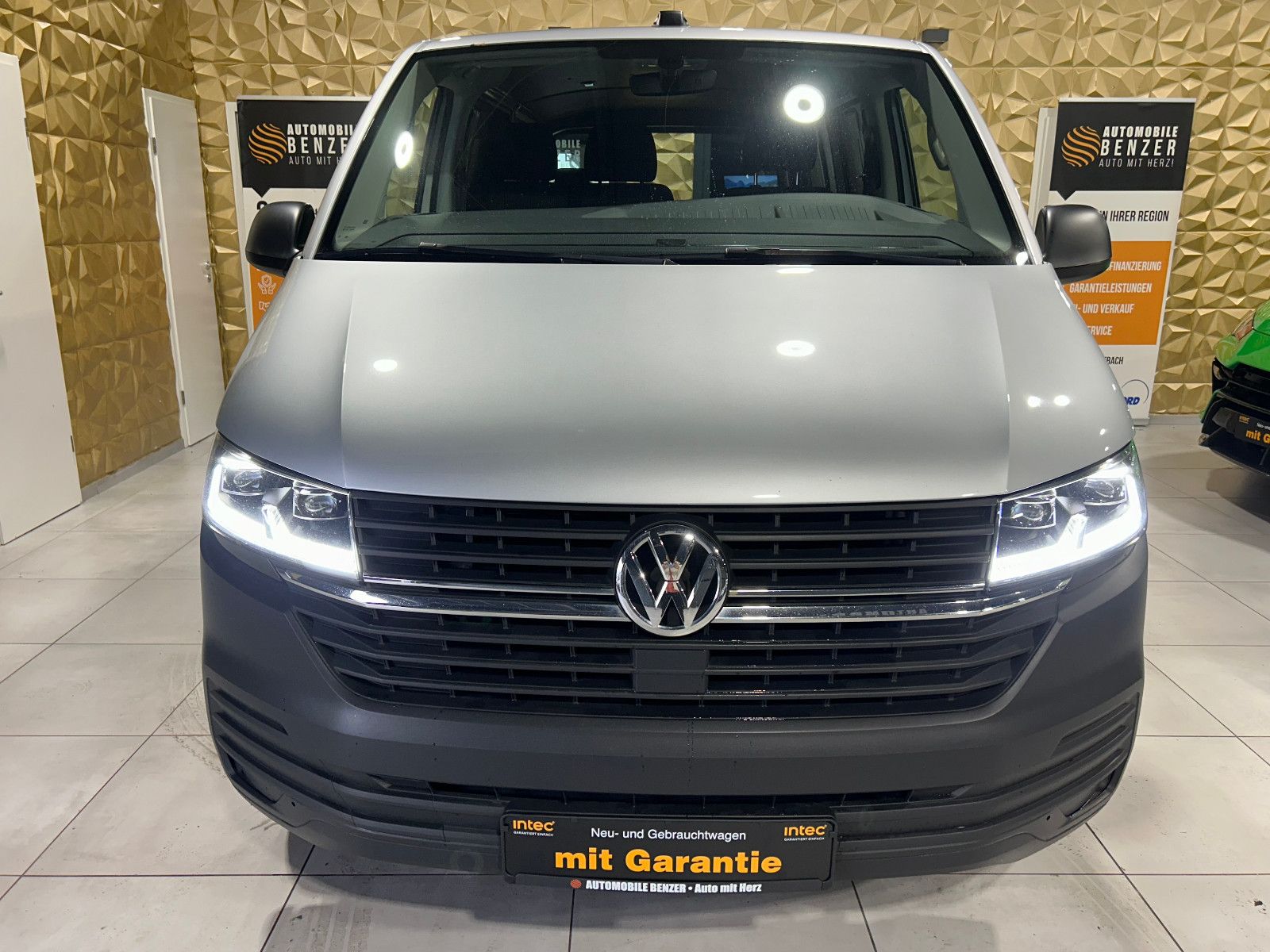 Fahrzeugabbildung Volkswagen T6.1 Transporter  Kasten FWD/APPLE/3-SITZ/ACC/