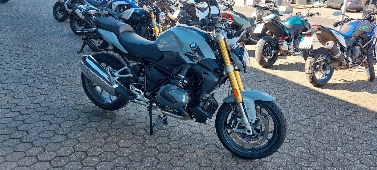 Fahrzeugabbildung BMW R 1250 R Vollausstattung  Nur 987 KM