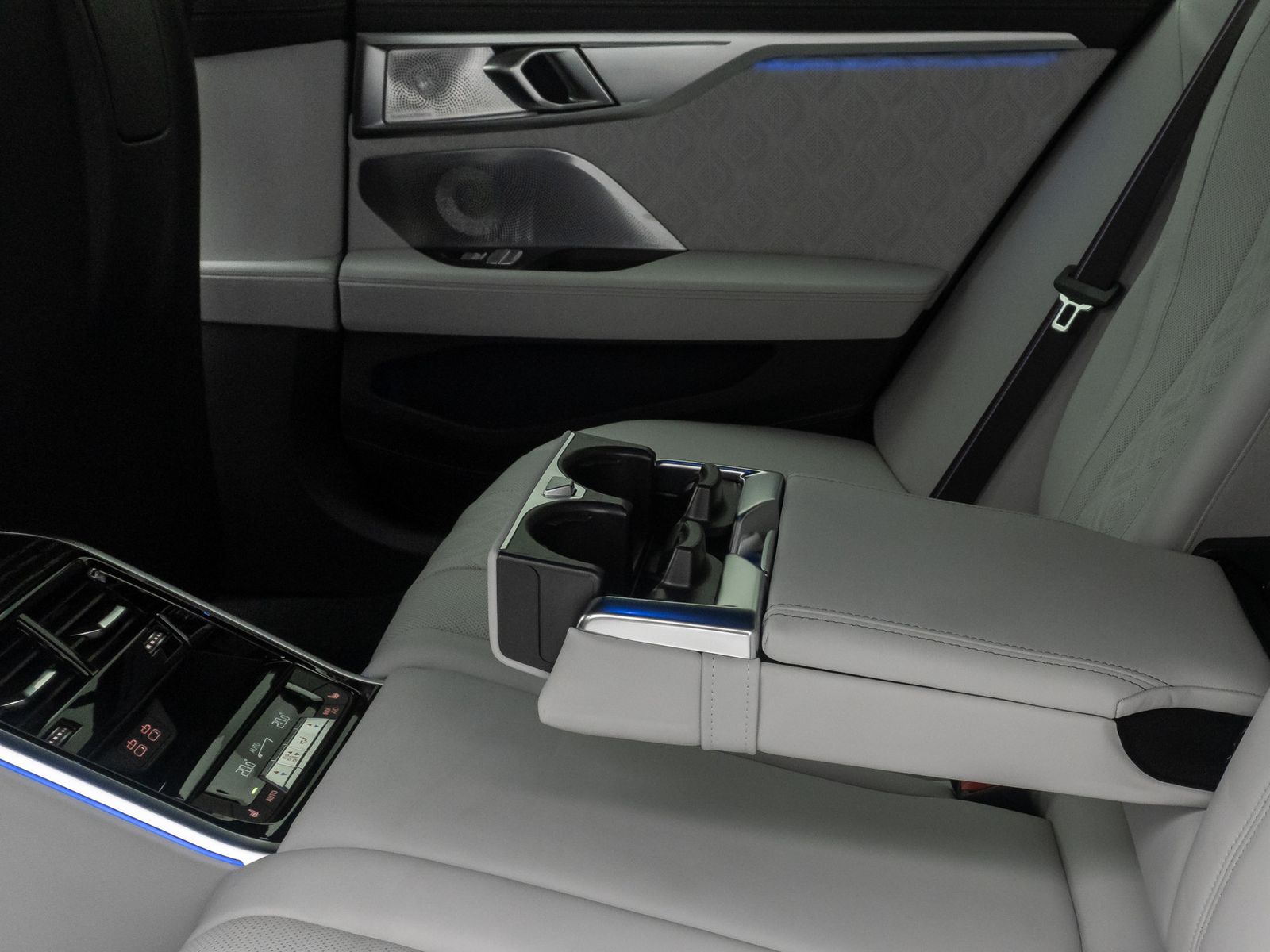 Fahrzeugabbildung BMW M8 Competition Gran Coupé Laser 360°B&W HUD Voll