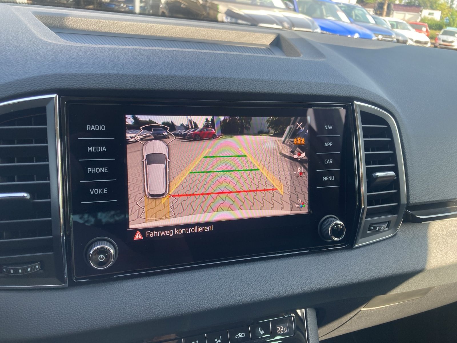 Fahrzeugabbildung SKODA Karoq TOUR TSI DSG LED, AHZV, Digital Cockpit