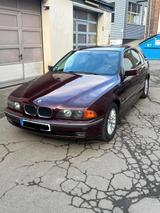 BMW TÜV 05/27 sehr gepflegt rostfrei viele Neuteil - rote BMW 520