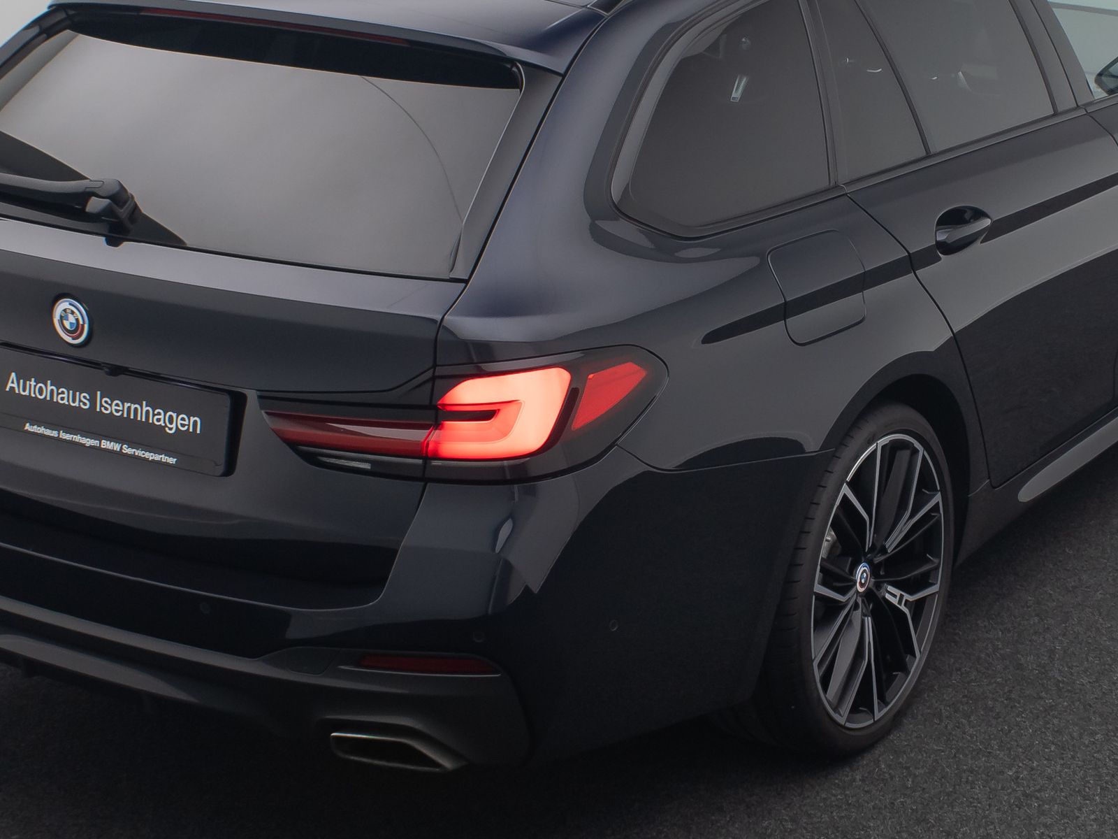 Fahrzeugabbildung BMW 530d xD MSport Individual 360&deg;H/K HUD DAB 20Zoll