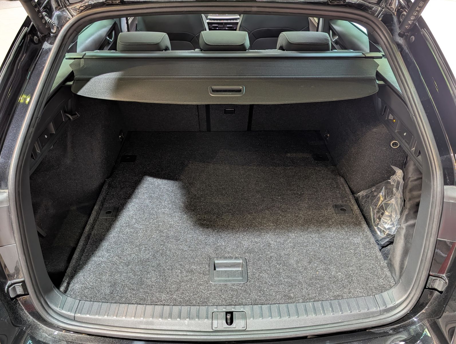 Fahrzeugabbildung SKODA Octavia 1.5 TSI Sportline Pano Matrix AHK 5J.Gar