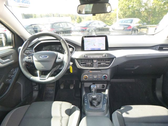 Fahrzeugabbildung Ford Focus Turnier >NAV/LED/KAM/PDC/SHZ<