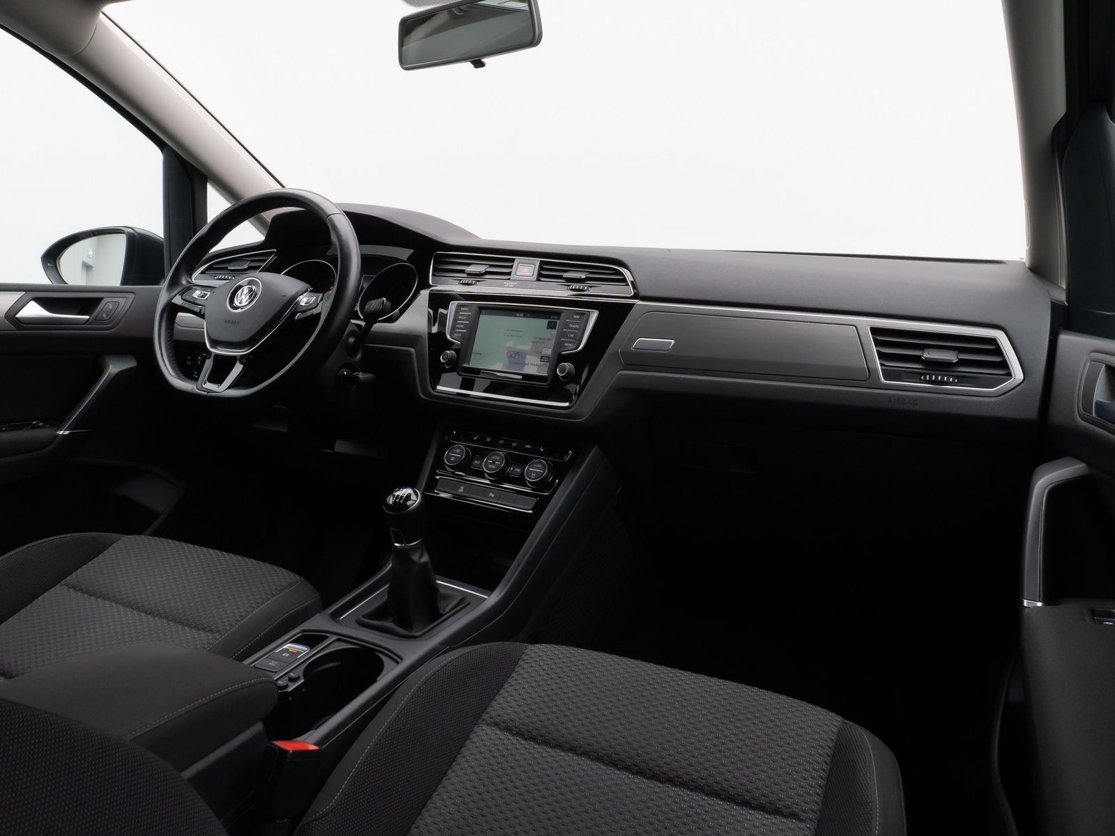 Fahrzeugabbildung Volkswagen Touran 2.0 TDI BMT Navi Stzhz ACC PDC AHK 8fach