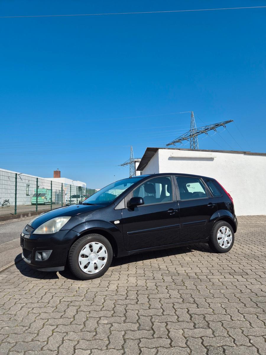Ford Fiesta Style 1,4 16V Klima 8fach bereift