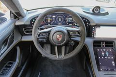PORSCHE Taycan Sport Turismo Turbo S / SURROUND / PDLS+