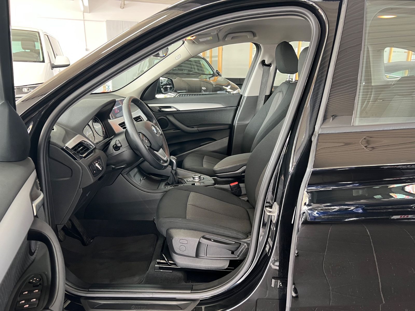 BMW X1 sDrive 18d PDC+Driving Assistant+RTTI+Navi foto 22