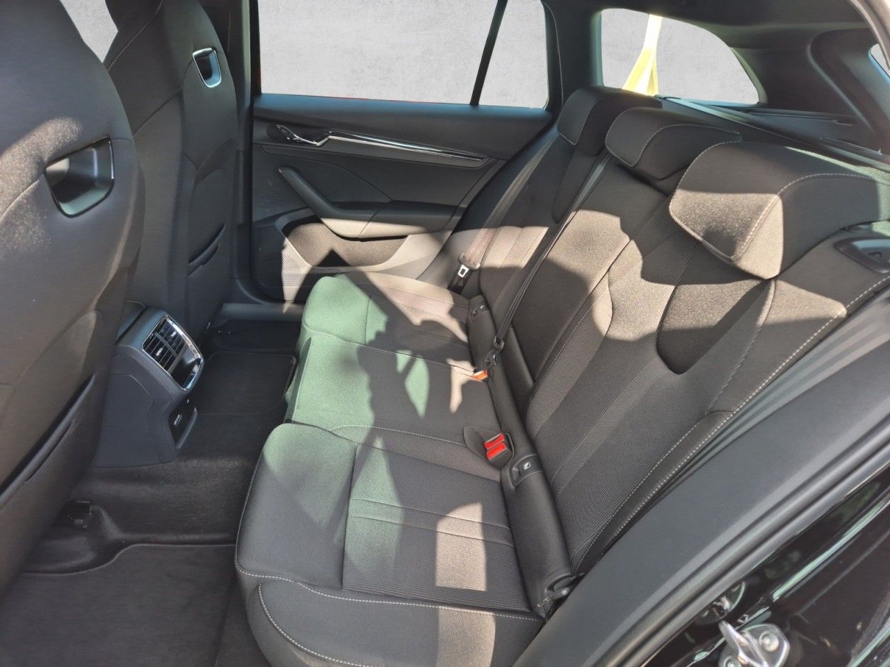 Fahrzeugabbildung SKODA Octavia Combi 2.0 TDI Style 4x4 DSG Sportline