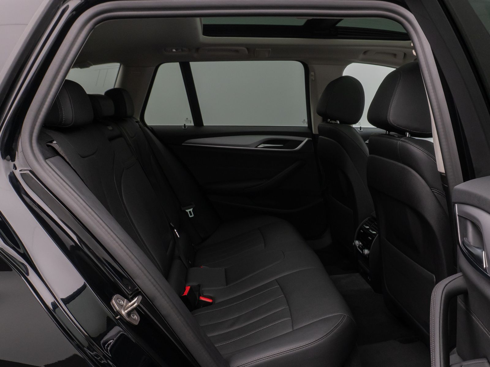 Fahrzeugabbildung BMW 530e Panorama Kamera DAB Leder Alarm AHK